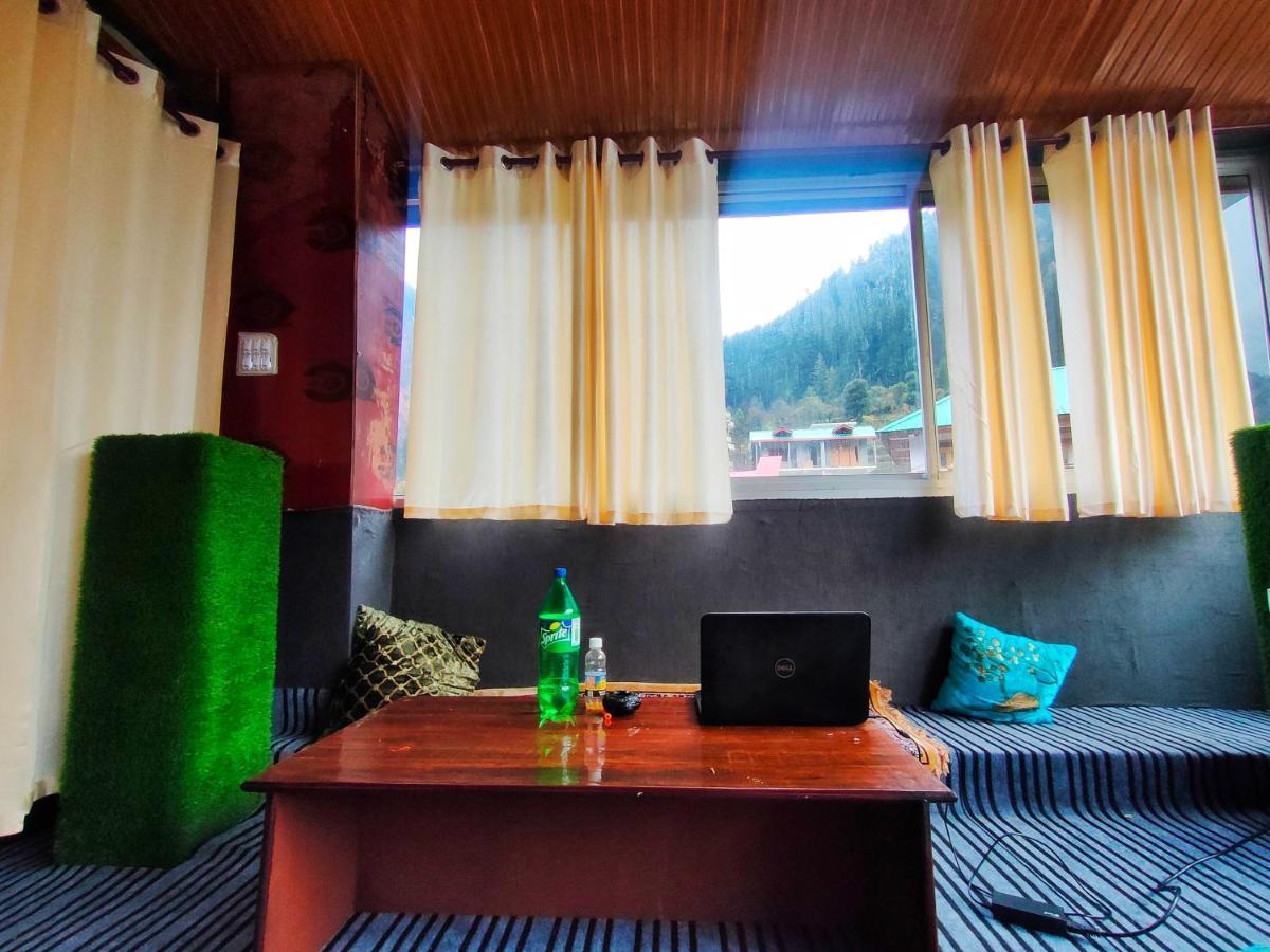 I Love Kasol Hostel & Rooftop Cafe Eksteriør billede